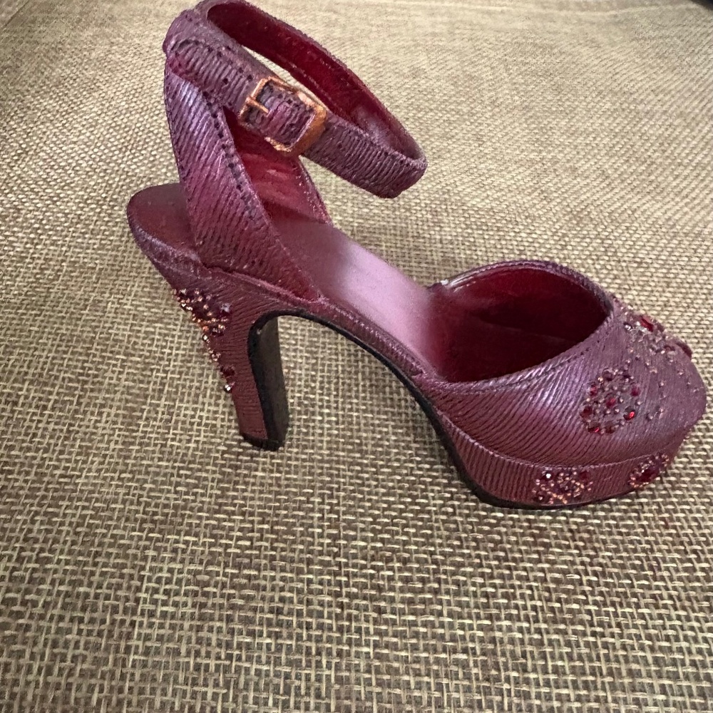 Just The Right Shoe - Late for dinner # 25065 By Raine